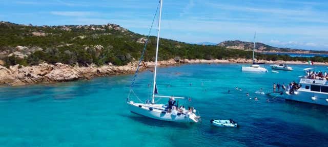 Velero por La Maddalena, Spargi, Budelli y Santa María