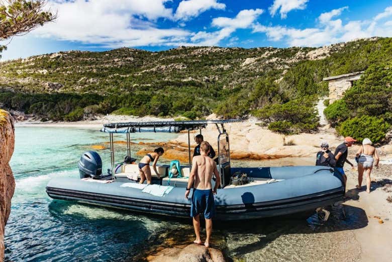 Have fun on this speedboat ride