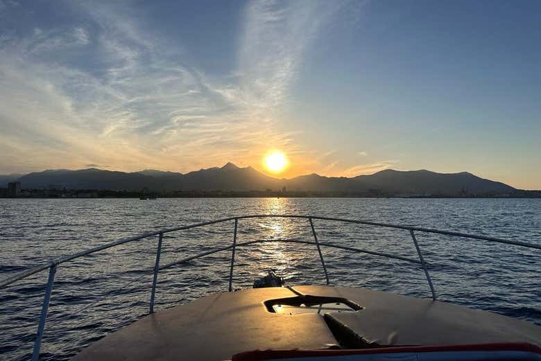 Balade en bateau au coucher de soleil