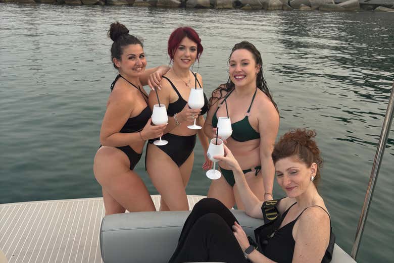 Disfrutando del aperitivo a bordo