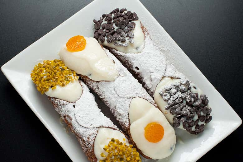 Tres cannoli sicilianos