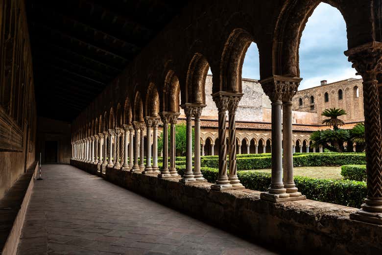 Get to know the Benedictine Cloisters