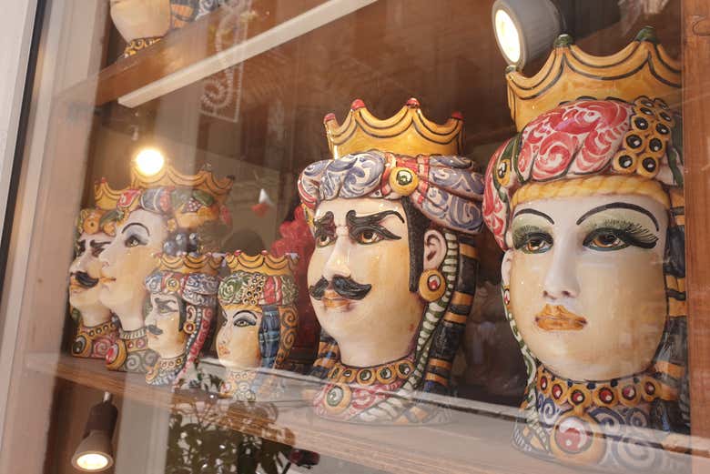 Clay head-shaped pots