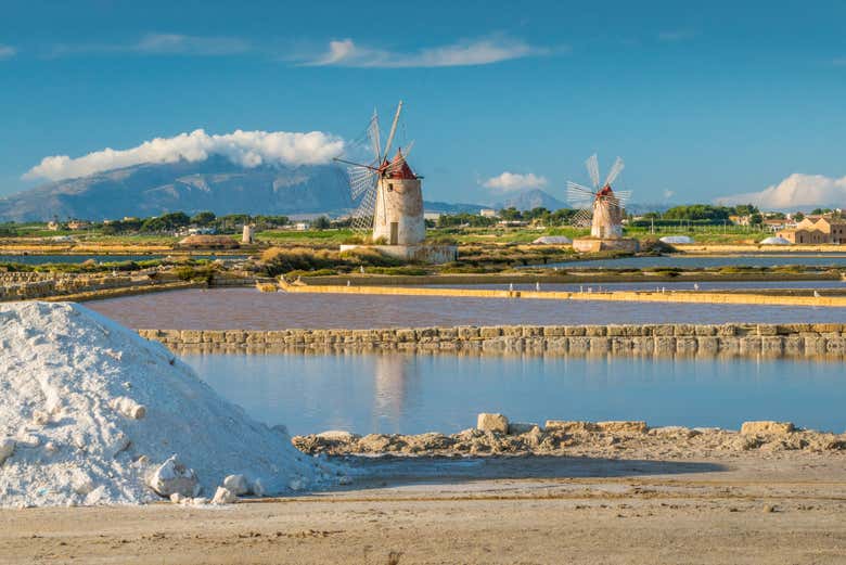 Moinhos de vento nas Salinas de Marsala