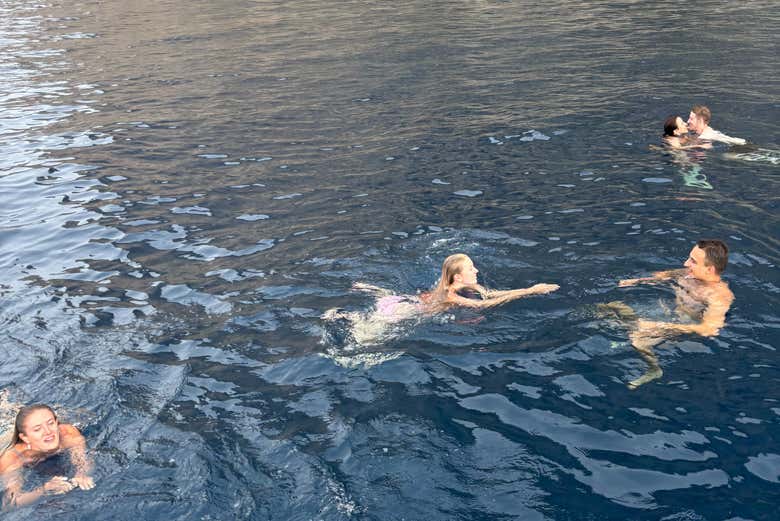 Nadando na costa de Palermo