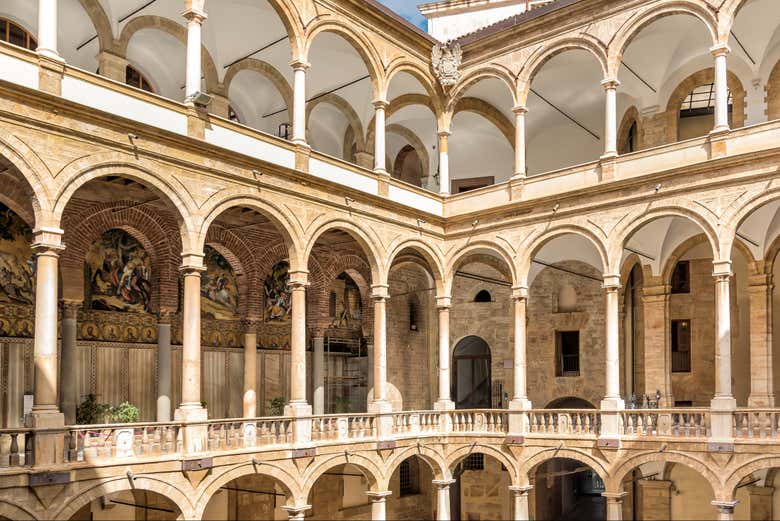 Panoramica del patio d'accesso alla Cappella Palatina
