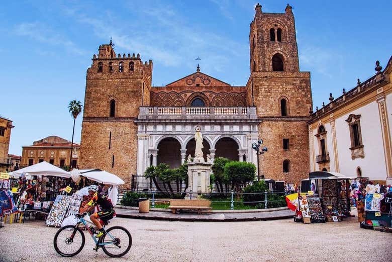 Visit Piazza Guglielmo II