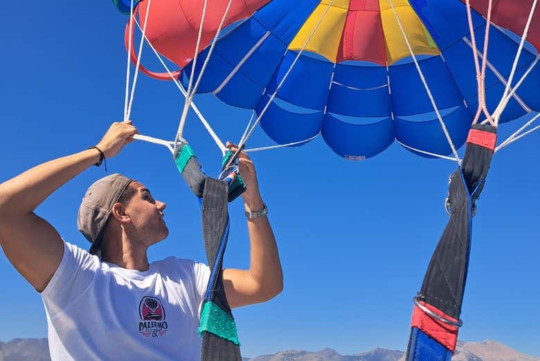 Preparando la actividad de parasailing