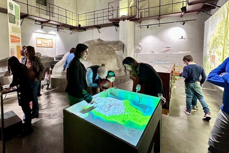 Un panel informativo en el museo