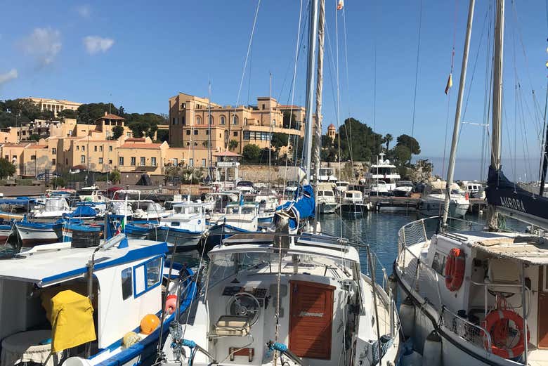 Barche a vela nel porticciolo di Palermo