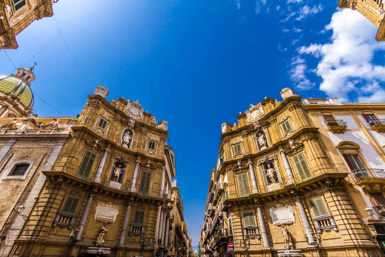 Visit the beating heart of Palermo: Quattro Canti