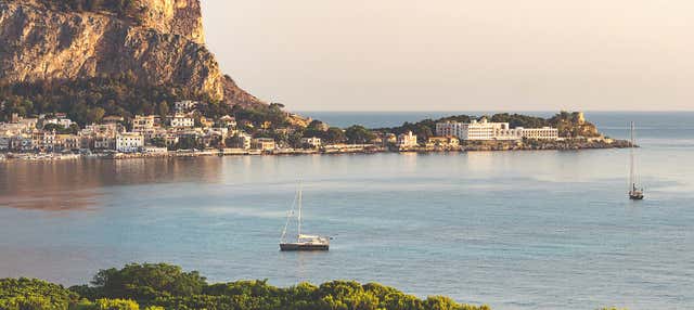 Paseo en velero por la costa de Palermo