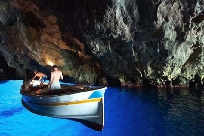 Rota de barco pelo cabo Palinuro