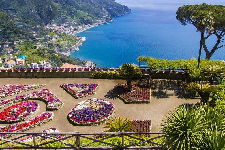 Giardini di Villa Rufolo a picco sul mare