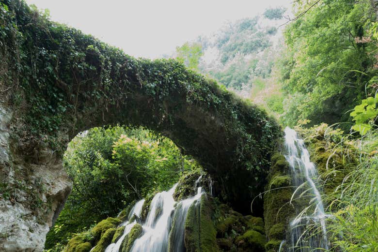 Ponte normanno delle Cascate Capelli di Venere
