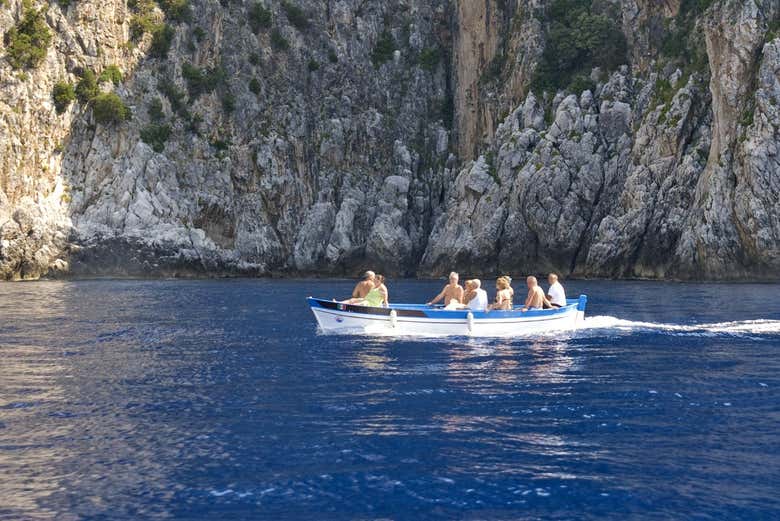Ruta en barco por el cabo Palinuro