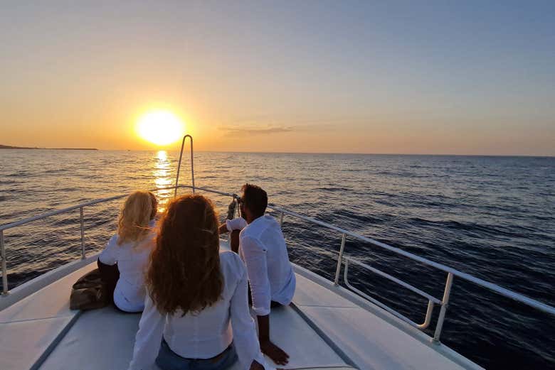 Un magnifique coucher de soleil depuis le bateau