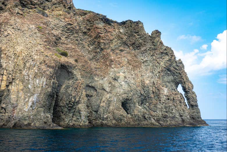 Las formaciones rocosas de la costa de Pantelaria