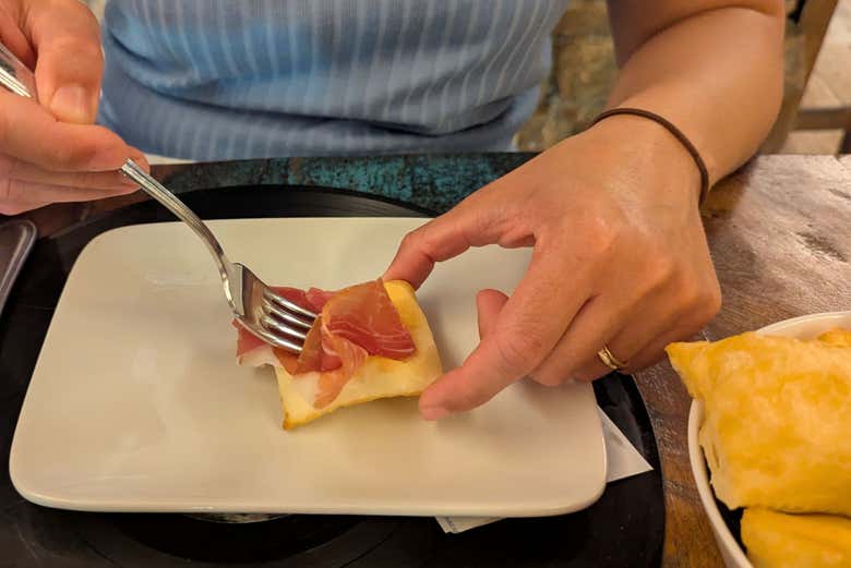 Jamón con torta fritta 