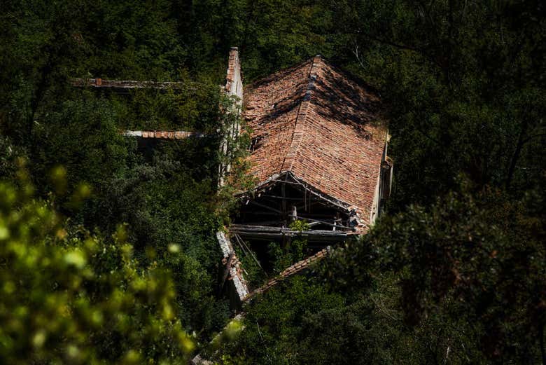 Ruinas de las antiguas fábricas del Valle delle Ferriere