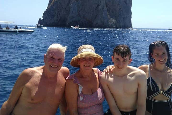 Foto de familia en la embarcación
