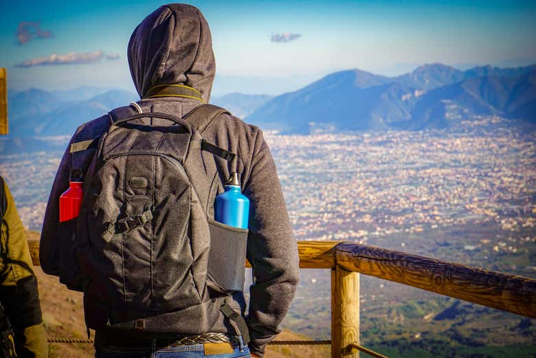 Contemplando el golfo de Nápoles desde el Vesubio