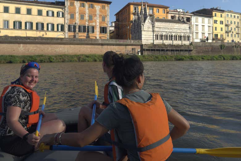 Paddle along the river through the city of Pisa