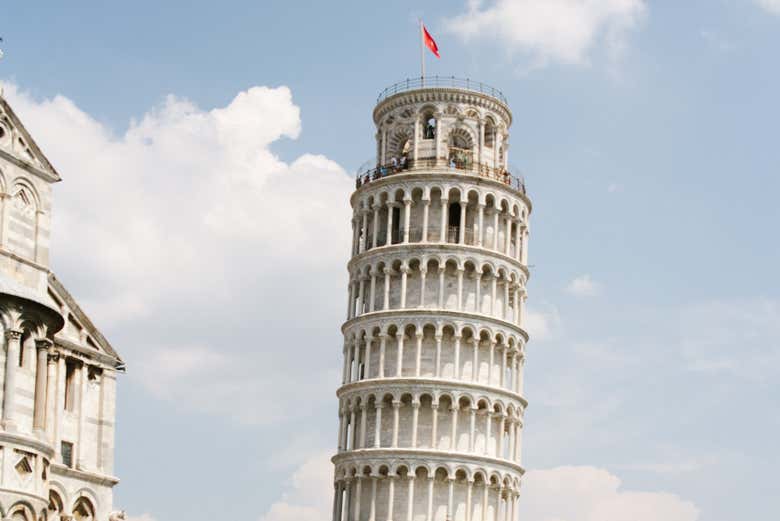Detalhe arquitetônico da Torre de Pisa
