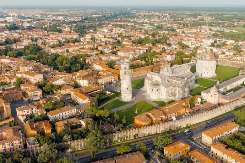 Vue aérienne sur la Piazza dei Miracoli de Pise