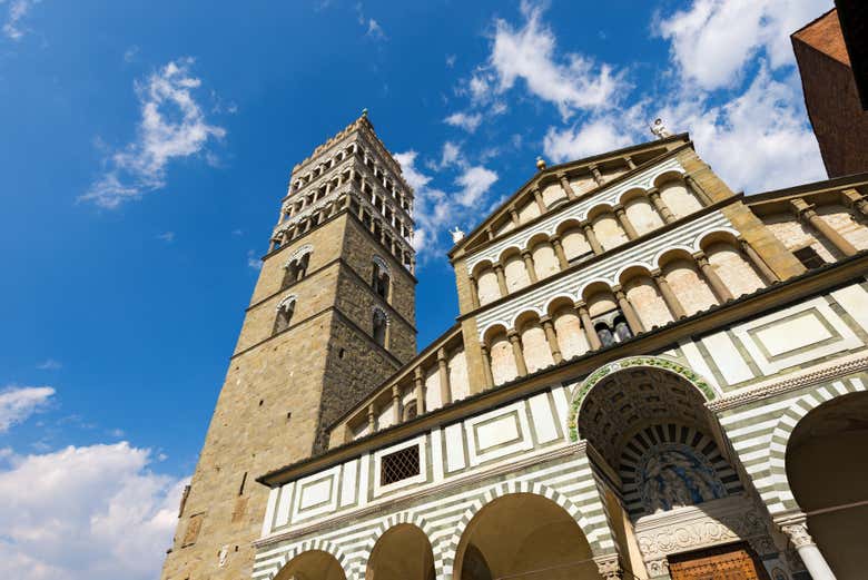 Stroll around the Piazza del Duomo