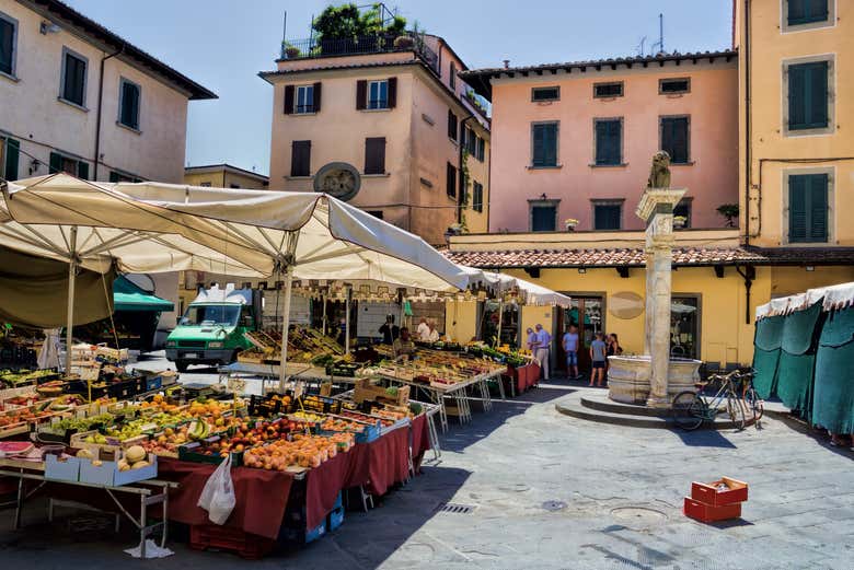 Check out the fruit and vegetable market at Piazza della Sala