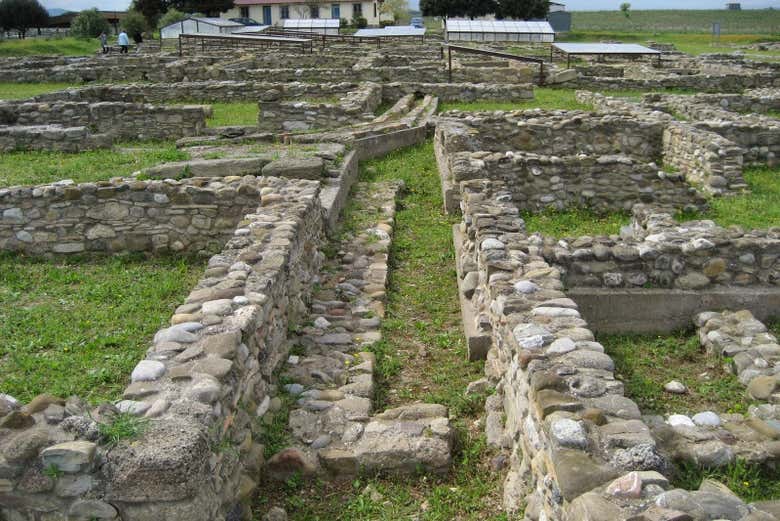 Remains of the ancient Greek colonies of Herekleia and Siris