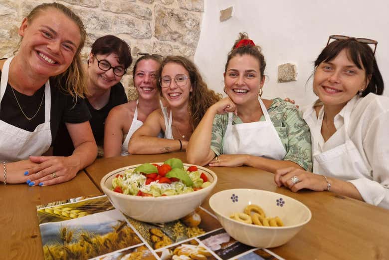 Disfrutando del taller de cocina en Polignano