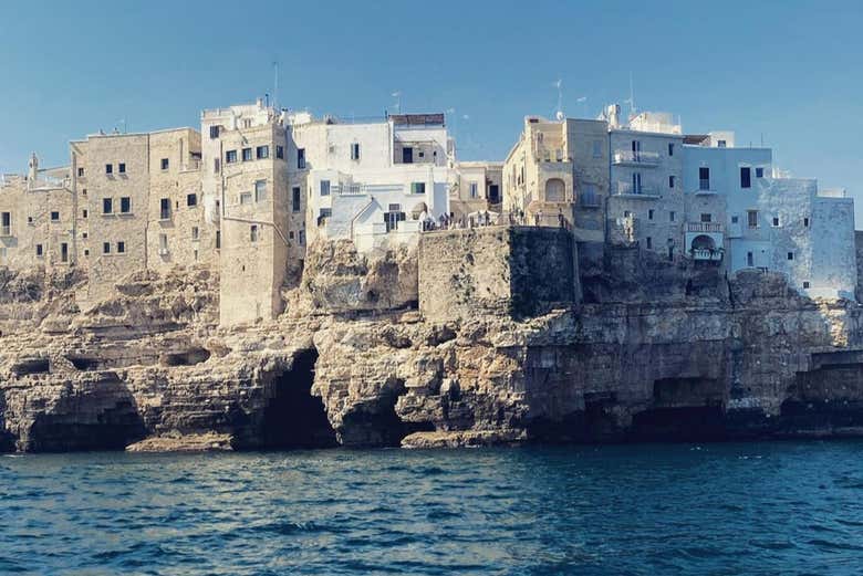 Costa rochosa de Polignano a Mare