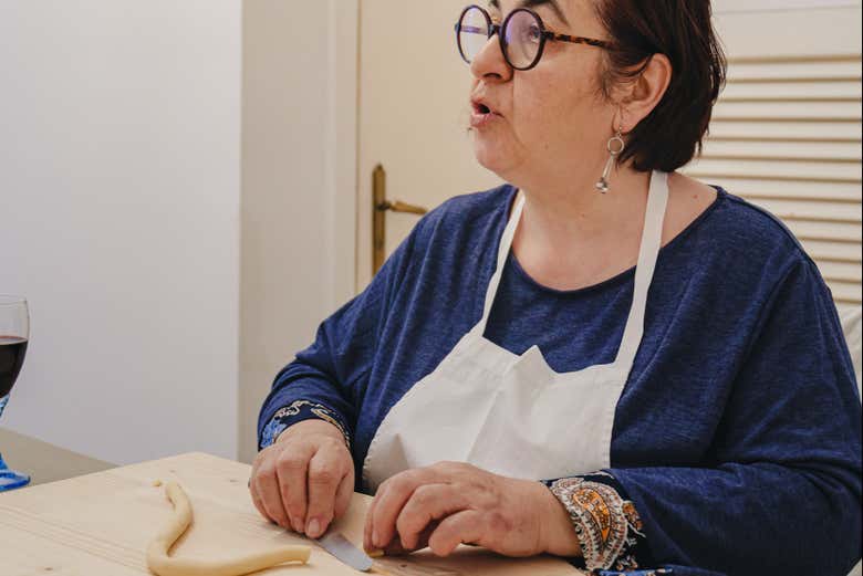 Moldeando con mimo y cariño la pasta