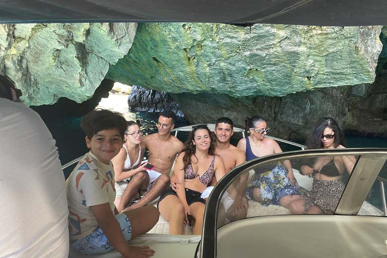 Os reflexos da gruta vão lhe impressionar