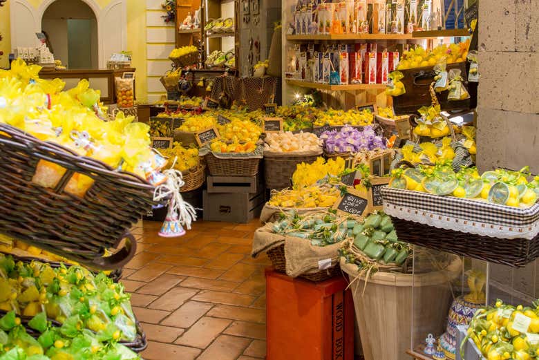 Uma típica loja de limões de Amalfi