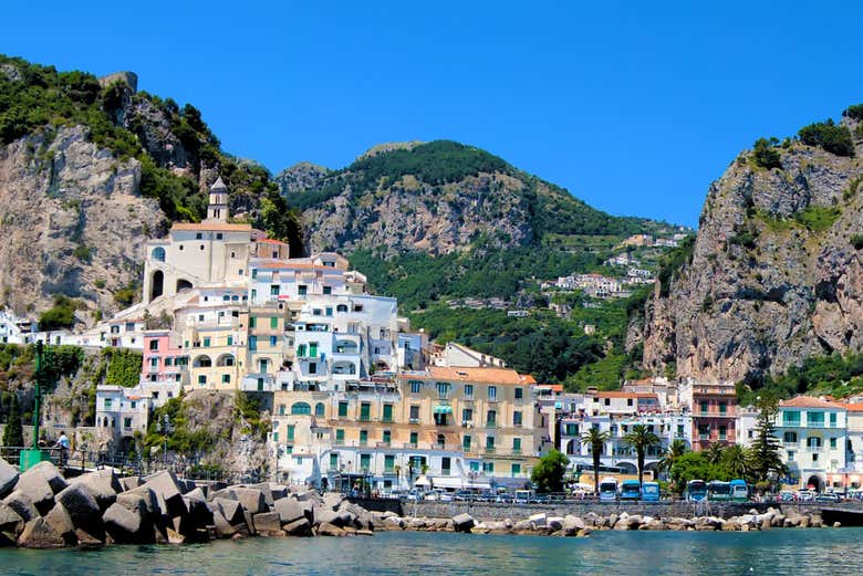 Panorâmica das casas coloridas de Amalfi