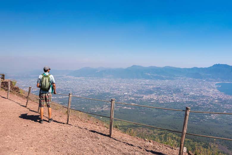 Vue panoramique depuis le sommet du Vésuve