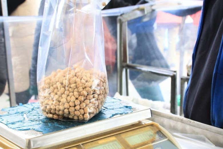 Pesando unos garbanzos 