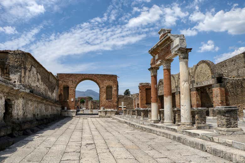 Pompeya, destruida y preservada por la erupción de un volcán