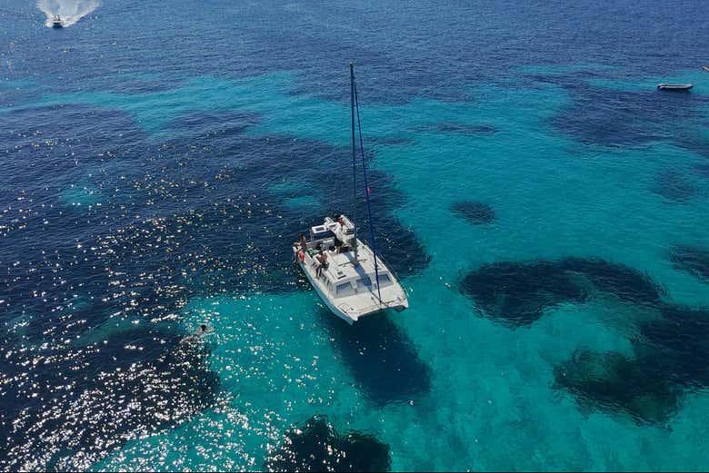Vistas aéreas del catamarán
