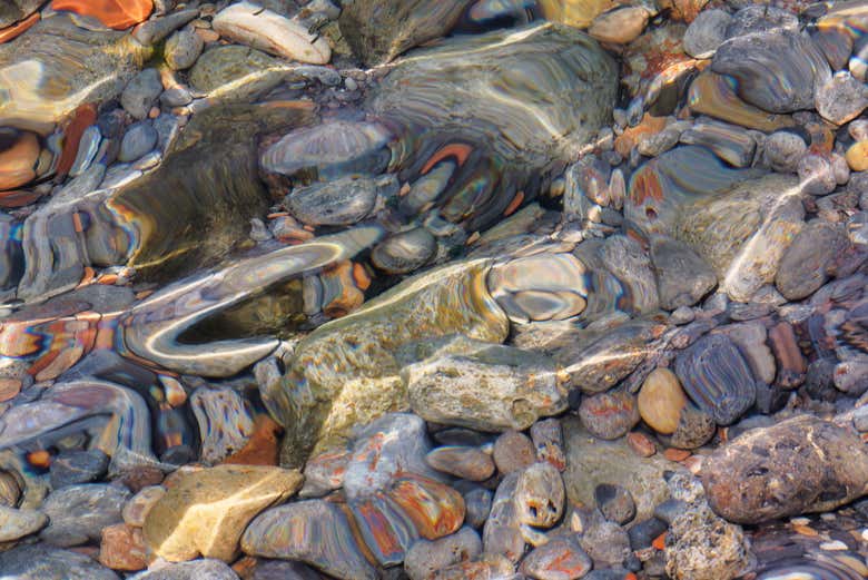 Aguas cristalinas en el archipiélago Toscano