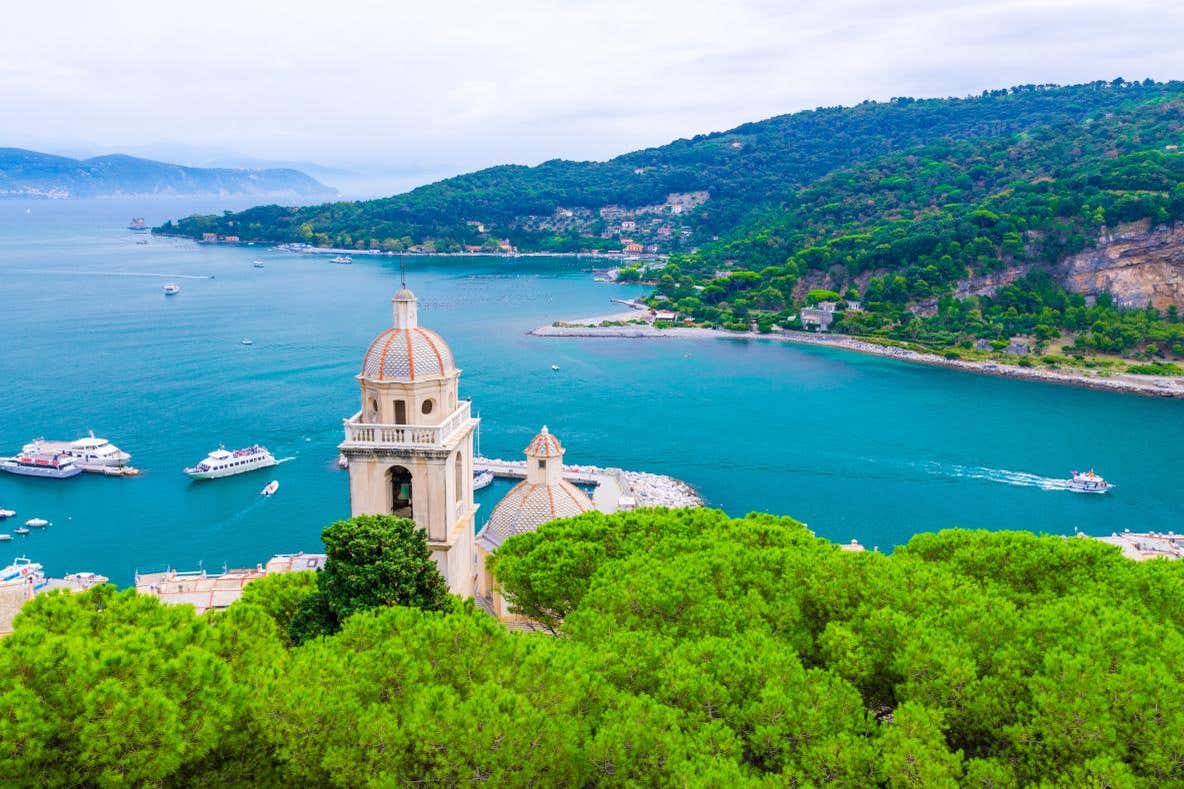 Trilha pelo golfo dos Poetas saindo de Portovenere