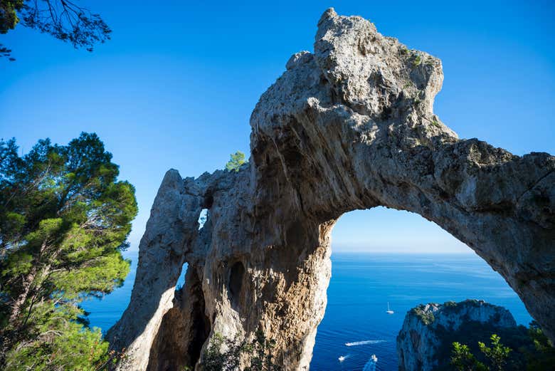 Admirando o Arco Naturale