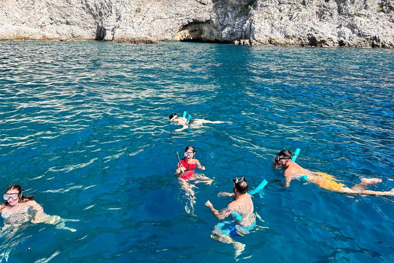 Snorkel en las aguas de Amalfi