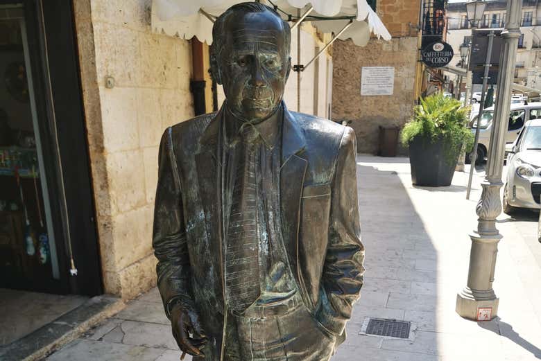 Statue de Leonardo Sciascia