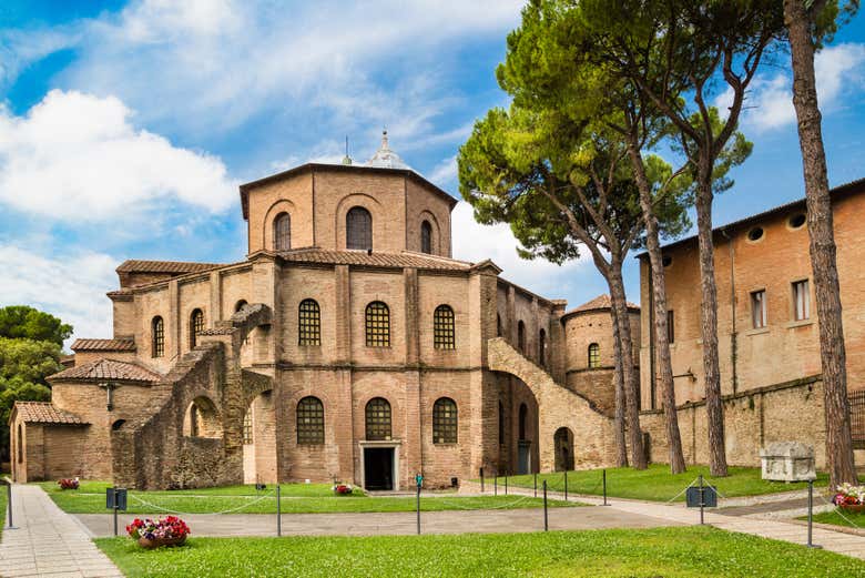 La Basilica di San Vitale dall'esterno