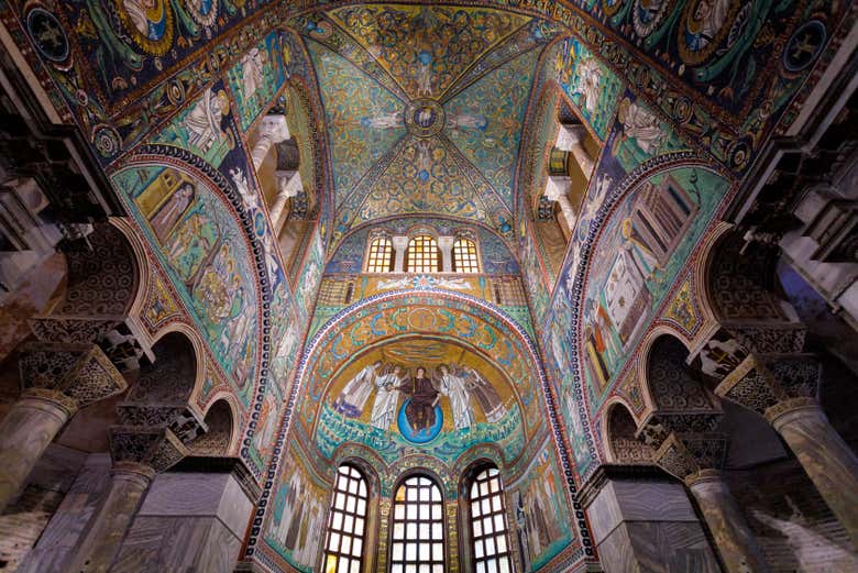 Basilica San Vitale dall'interno