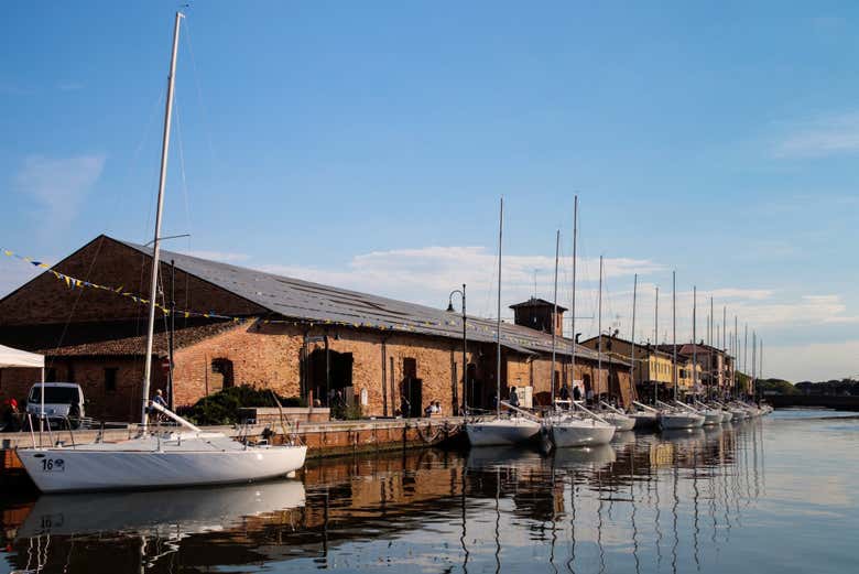 Museu ao lado do canal da Cervia